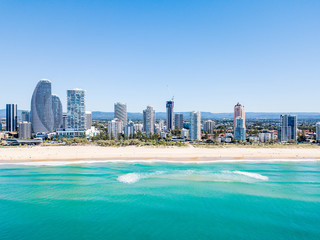 Naklejka premium An aerial view of Broadbeach on the Gold Coast with blue water