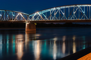 Fototapeta na wymiar Toruń Nocą - Most Na Wiśle - Polska
