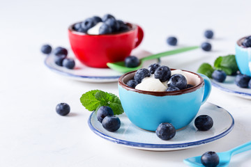 Vanilla ice cream with fresh blueberries