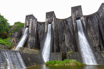 豊稔池堰堤（豊稔池ダム） -日本最古の石積式マルチプルアーチダム-