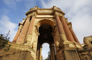 The Palace of Fine Arts was one of ten palaces at the heart of the Panama-Pacific Exhibition. Was designed by Bernard Maybeck, who took his inspiration from Roman and Ancient Greek architecture.