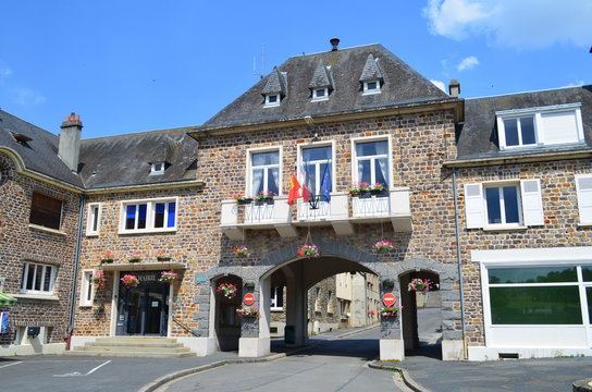 Mairie de Pont-d'Ouilly (Calvados - France)