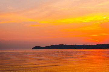 Naklejka premium sunset in the sea