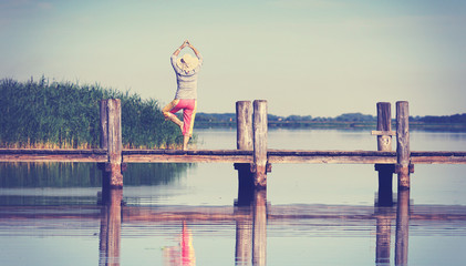 Yoga - Fitnessübungen am See 