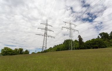 Pylône électrique dans le paysage