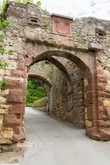 Arche et porche du château