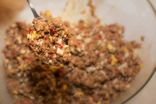 Preparation of minced meat to fill the empanadas