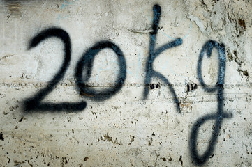 Graffiti an einer Betonwand 