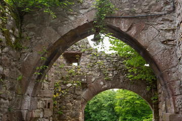 Arche et porche du ch&acirc;teau