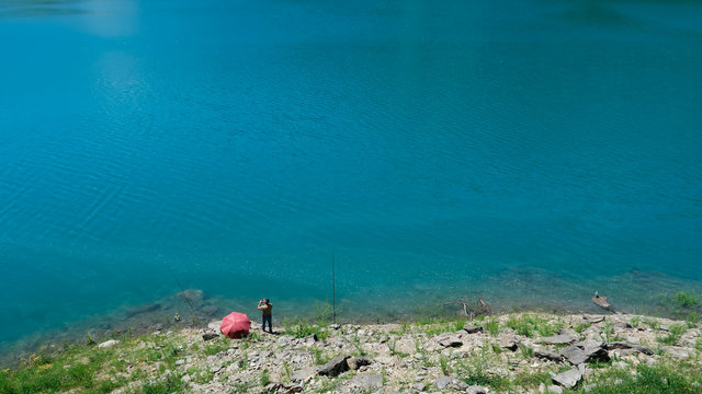 Venez pêcher au lac de Roselend en Savoie !