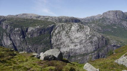 Oberhalb von Lysebotn (Norwegen) in den Bergen, Aussicht auf den Fjord