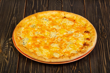 Pizza four cheeses