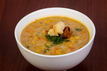 Peas soup with bread
