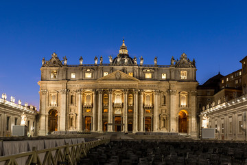 Obraz premium Vatican Saint Peter's basilica at blue hour