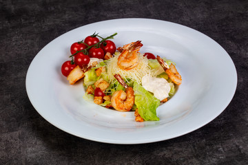 Salad Caesar with prawn