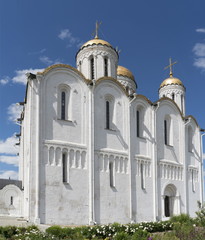 Белокаменный Свято-Успенский собор в городе Владимире.