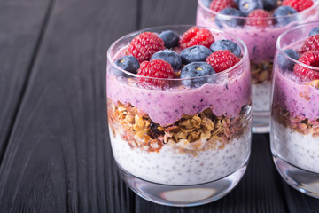 Chia yogurt with granola