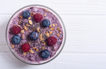 Chia yogurt with granola