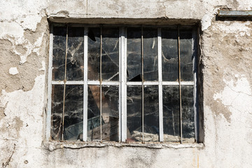 Obraz premium Broken window