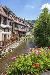 Kaysersberg. Maisons au bord de la Weiss, Haut Rhin, Alsace. Grand Est