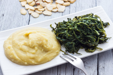 Mashed fava beans with chicory