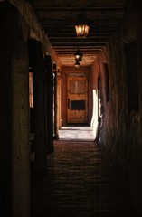 Fototapeta na wymiar Adobe alley, Spanish Colonial architecture in New Mexico