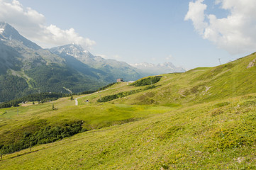 Fototapeta premium St. Moritz, Corviglia, Corvatsch, Bergbahn, Alpen, Rosatschgruppe, Oberengadin, Wanderweg, Signalbahn, Graubünden, Schweiz