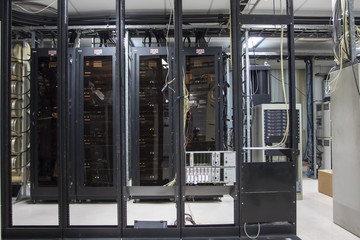 Machine or computer program that runs the service. In the network to the client. The computer acting as this server should be highly efficient, stable and able to serve a large number of users.