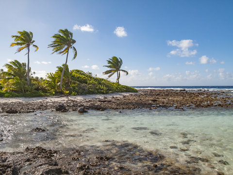 reef ring,lagoon and motu on Tahanea atoll, Tuamotus archipelago, French Polynesia, south pacific
