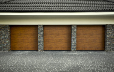 Car garage for three cars © Mikolaj Niemczewski