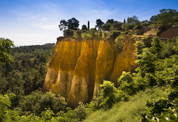 The ocher rocks of Roussillon. Vaucluse, Provence, France