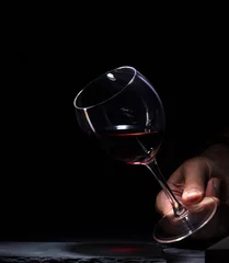 Photo sur Plexiglas Vin looking the color of a red wine glass