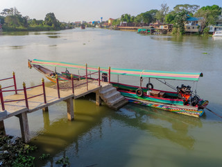 Flussfahrt mit Thai Taxi Boot in Ayutthaya, Thailand
