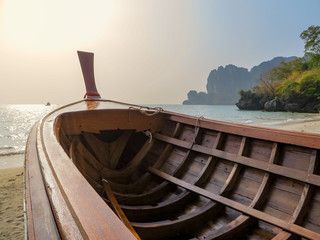 Innenbordansicht Thaiboot an der Railay Beach, Ao Nang, Krabi, Thailand