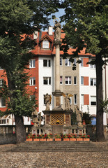 Votive column of Blessed Virgin Mary at Market square in Klodzko. Poland - obrazy, fototapety, plakaty