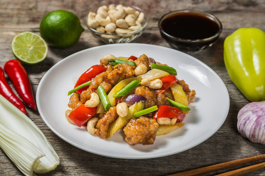 Chicken with cashew nuts. The national dish of Thai cuisine. 