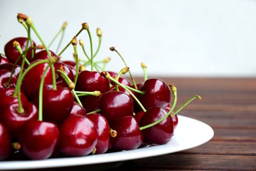 Frische Kirschen als Dessert