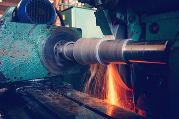 Machining of the internal hole on a coordinate grinding machine with sparks, in an industrial plant.