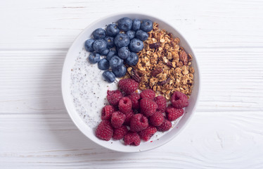 Chia yogurt with granola