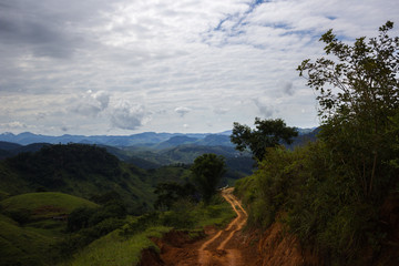 Um caminho e o horizonte