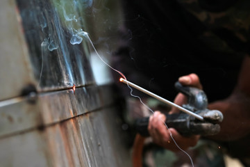 The reaction of welding wire and metal with smoke fire and sparkle light