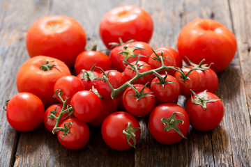 fresh tomatoes on wooden table