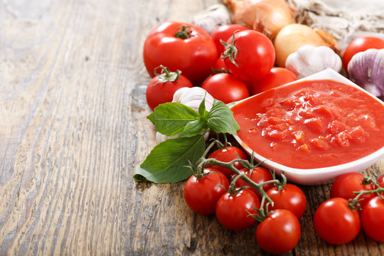 bowl of tomato sauce with fresh vegetables