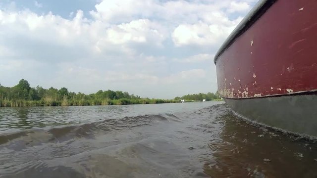 Navigazione in Olanda con la barca nei canali
