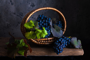 Fototapeta na wymiar grapes in basket