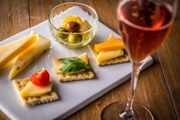 Zelfklevend Fotobehang ワインとチーズ © BRAD