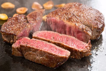 Foto op Plexiglas Steakhouse Gebakken steak vlees
