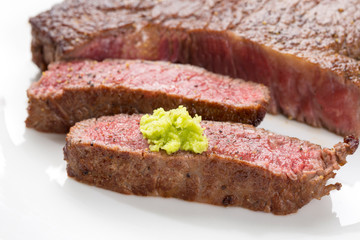 ワサビで食べるステーキ
