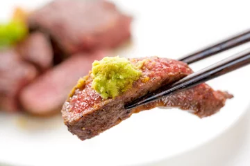 Papier Peint photo Lavable Steakhouse ワサビで食べるステーキ