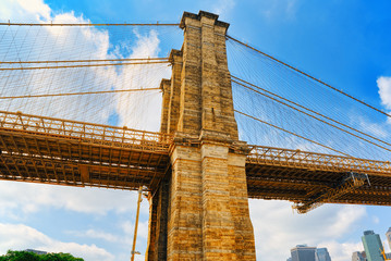 Fototapeta premium Suspended Brooklyn Bridge across Lower Manhattan and Brooklyn. New York, USA.